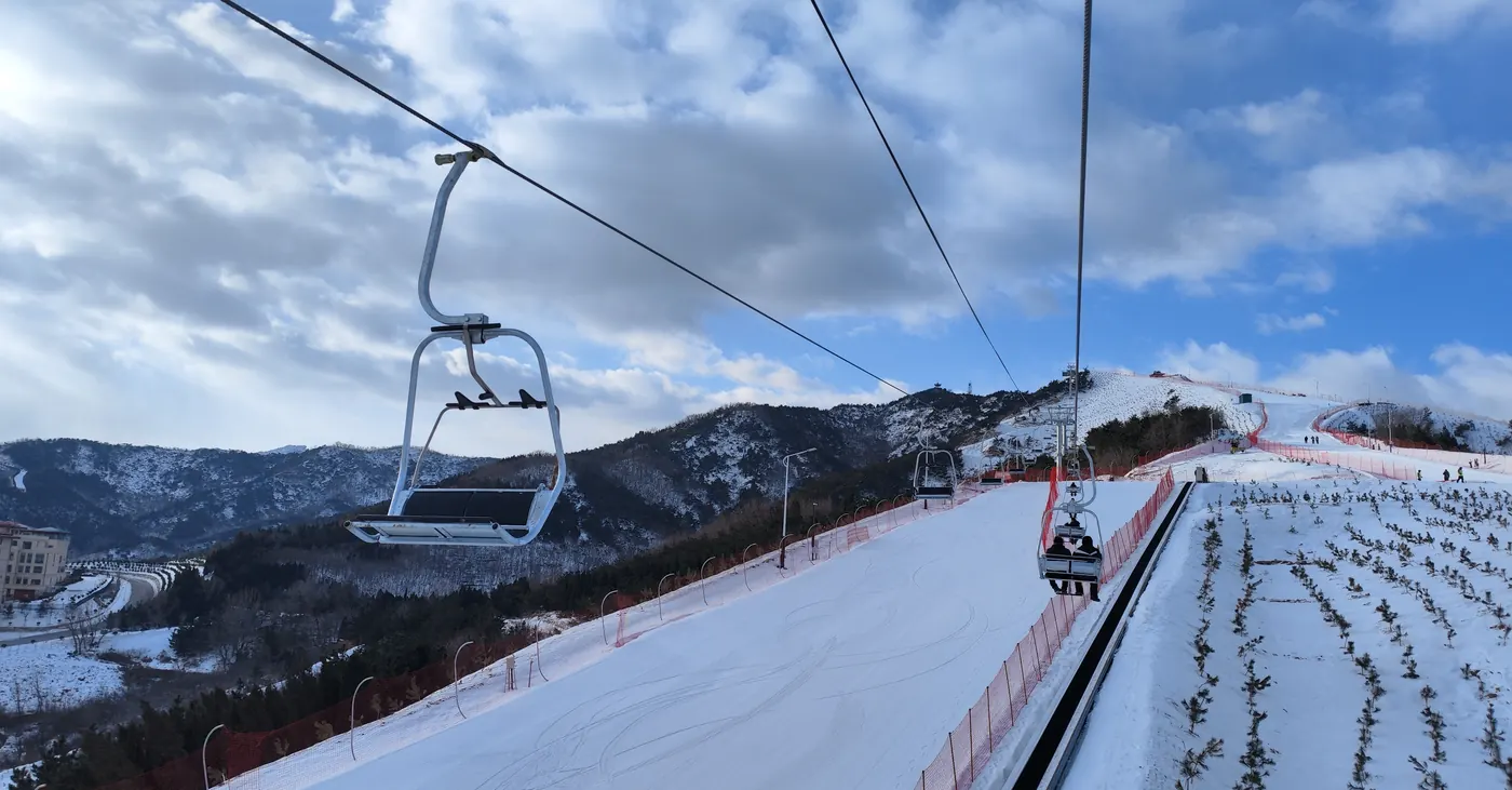 山东烟台龙口南山日月湖滑雪场索道 — 4