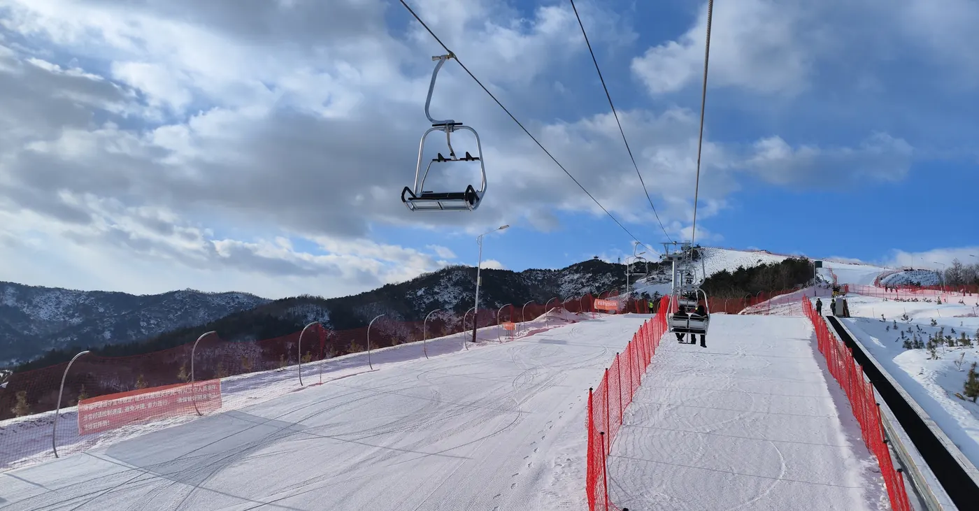 山东烟台龙口南山日月湖滑雪场索道 — 5